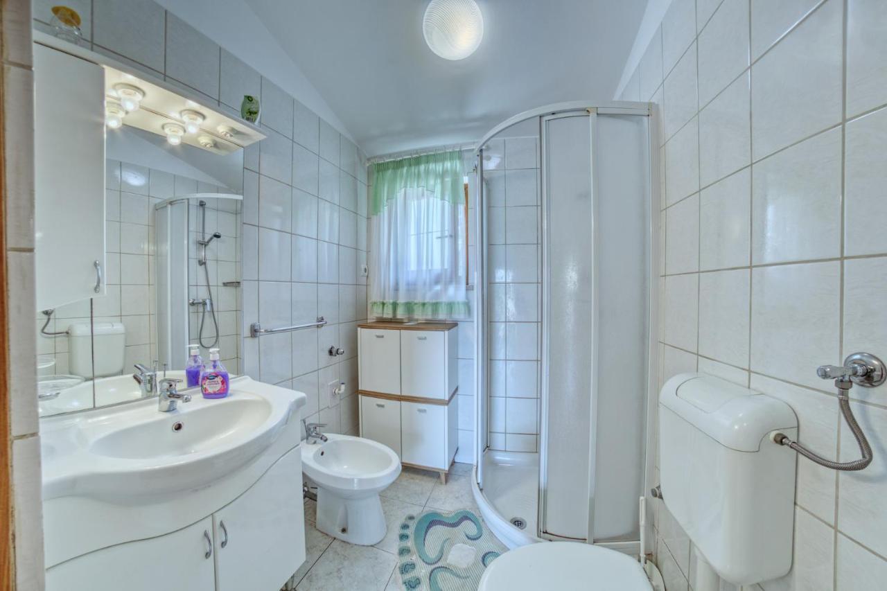 Apartmets Slavica 1644 Banjole Eksteriør billede