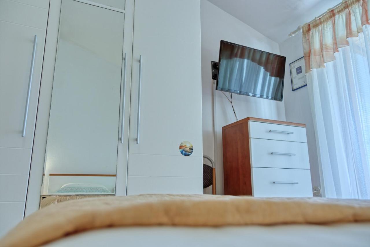 Apartmets Slavica 1644 Banjole Eksteriør billede